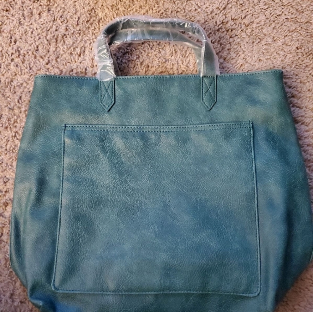 Thirty-One Window Shopper